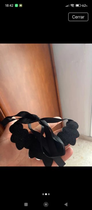 Collar Zara piedras doradas y cinta negra