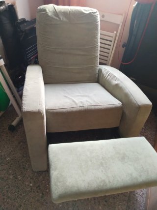 Sillón reclinable con reposapiés