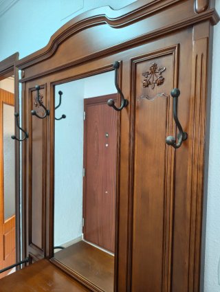 Mueble recibidor clásico madera con espejo