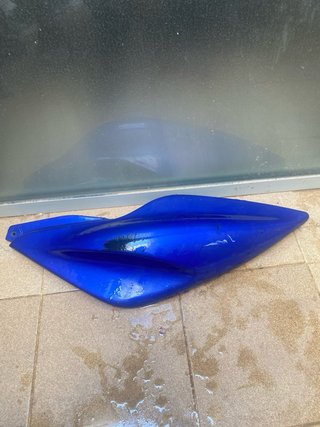 Caja con piezas moto