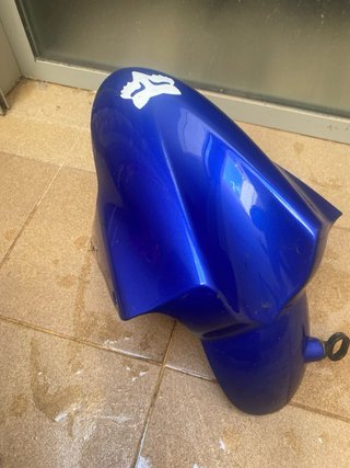 Caja con piezas moto