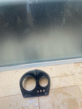 Caja con piezas moto