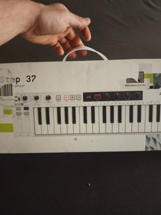 Arturia Keystep 37