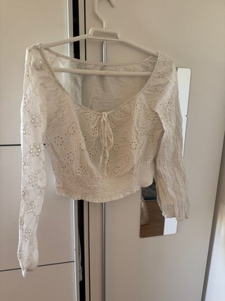 Blusa blanca de algodón con bordados
