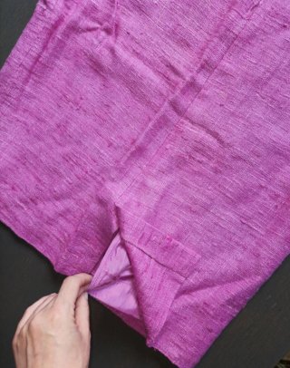 Traje de chaqueta y falda de seda rosa