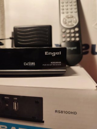 Receptor Satélite Engel RS8100HD con Mando