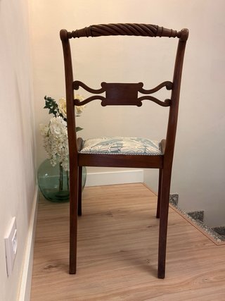Silla antigua caoba modernista restaurada tapizada
