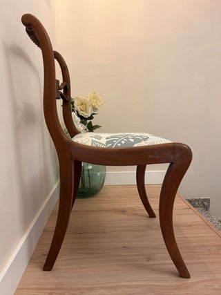 Silla antigua caoba modernista restaurada tapizada