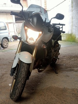 Honda CB 600 F ABS Naked Blanca y Dorada