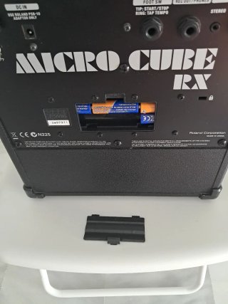 Roland Micro Cube RX Amplificador Guitarra