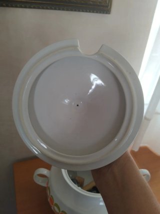 Sopera de porcelana con diseño