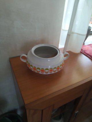 Sopera de porcelana con diseño