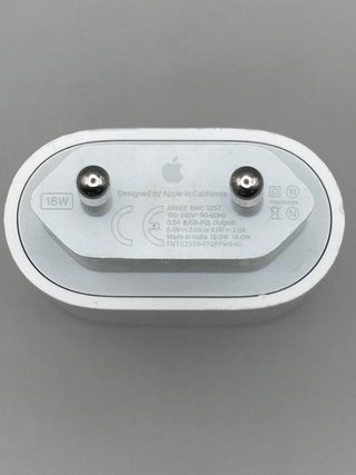Cargador Apple 18W A1692 + Cable Lightning A2561