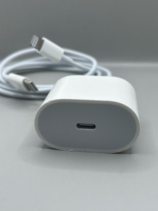 Cargador Apple 18W A1692 + Cable Lightning A2561