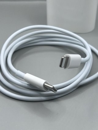 Cargador Apple 18W A1692 + Cable Lightning A2561