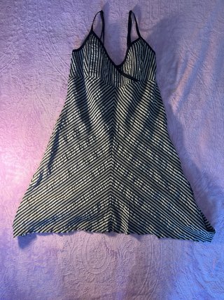 Vestido de rayas lino, gris y negro.