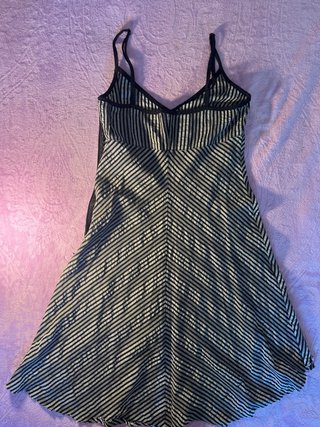 Vestido de rayas lino, gris y negro.