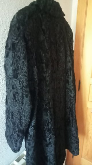 Abrigo de astracán negro
