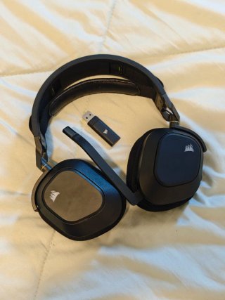 Corsair HS80 RGB Wireless Auriculares