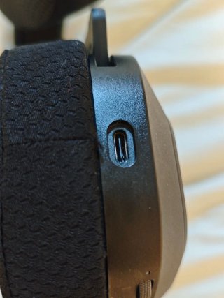Corsair HS80 RGB Wireless Auriculares