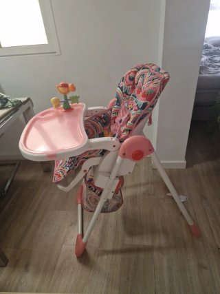 Trona infantil rosa con estampado tuc tuc