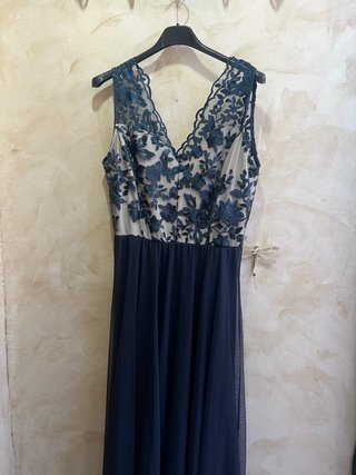 Vestido de fiesta azul y plateado