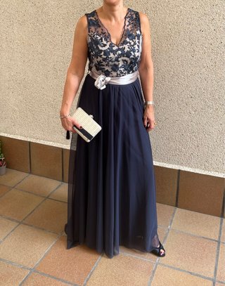 Vestido de fiesta azul y plateado