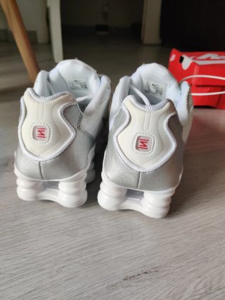 Nike Shox TL blancas y plateadas talla 40 nuevas