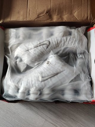 Nike Shox TL blancas y plateadas talla 40 nuevas