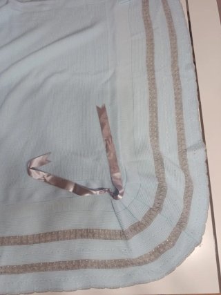 Toquilla bebé lana azul con cintas