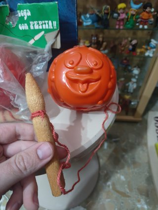 Antiguo juguete kiosco Ruperta juega con Pepita