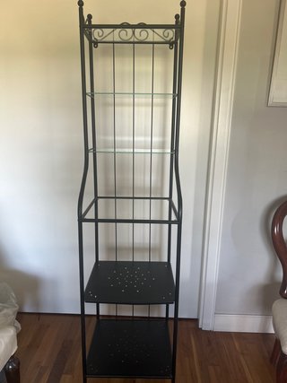 Estantería metálica con baldas de cristal