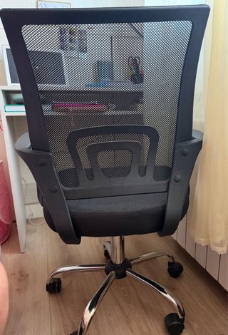 Silla de escritorio negra regulable