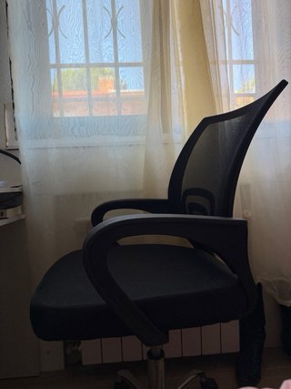 Silla de escritorio negra regulable
