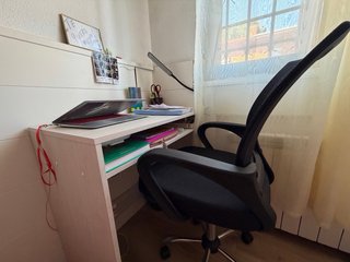 Silla de escritorio negra regulable