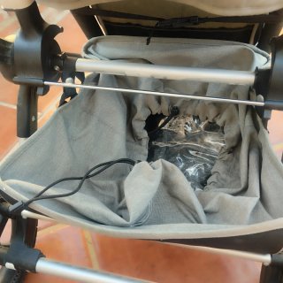 Carrito de bebé rosa y gris