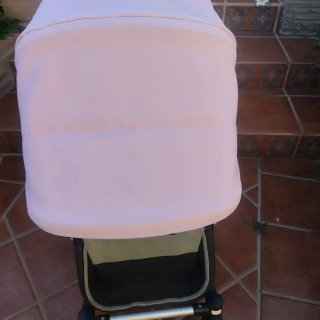 Carrito de bebé rosa y gris