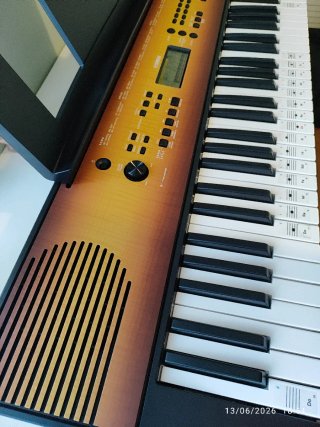 Piano Yamaha PSR-E360 + funda
