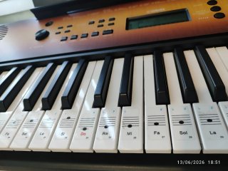 Piano Yamaha PSR-E360 + funda