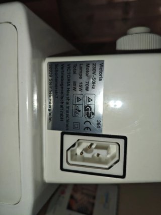 Máquina de coser Victoria para piezas