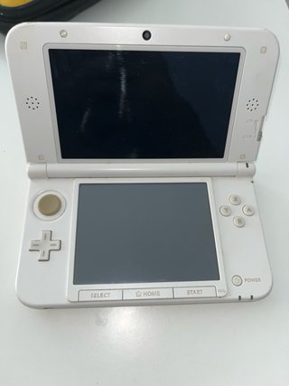 Nintendo 3DS XL Blanca + cargador + 9 juegos.