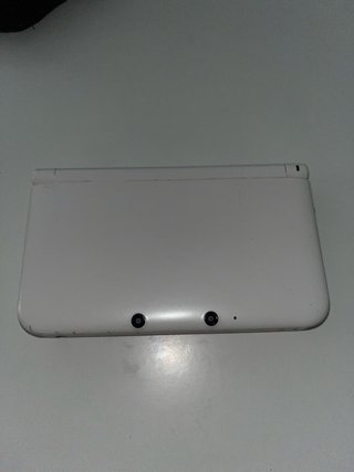 Nintendo 3DS XL Blanca + cargador + 9 juegos.