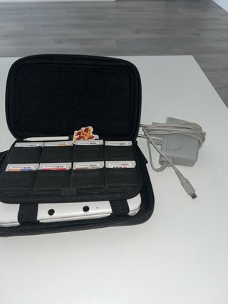 Nintendo 3DS XL Blanca + cargador + 9 juegos.