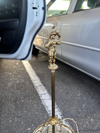 Lámpara de mesa antigua dorada