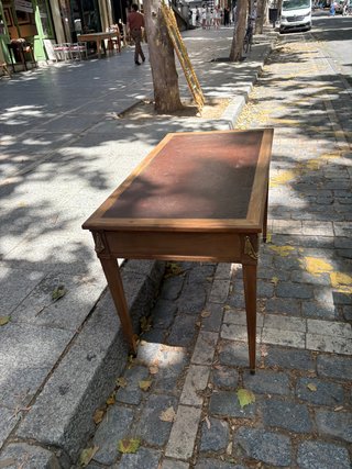 Escritorio antiguo de madera