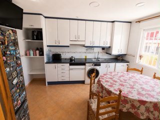 Chalet en Ocaña con piscina, 5 hab. y 4 baños.