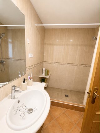 Chalet en Ocaña con piscina, 5 hab. y 4 baños.