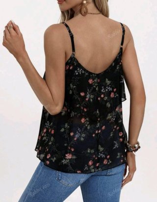 Blusa floral negra con detalles rosas