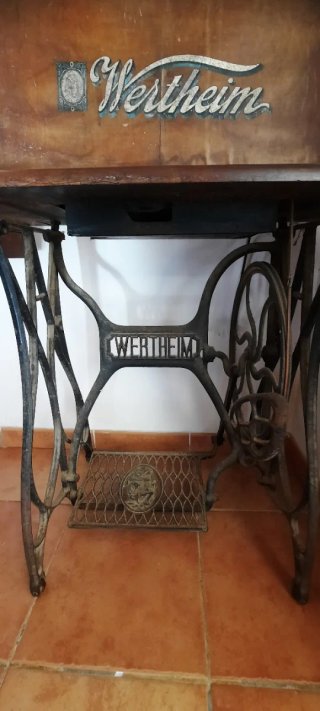 Máquina de coser Wertheim antigua 1910