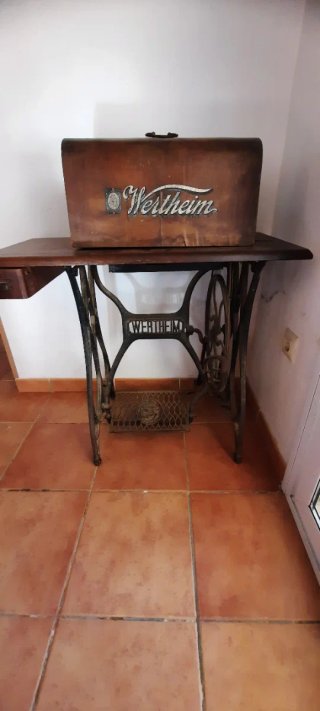 Máquina de coser Wertheim antigua 1910